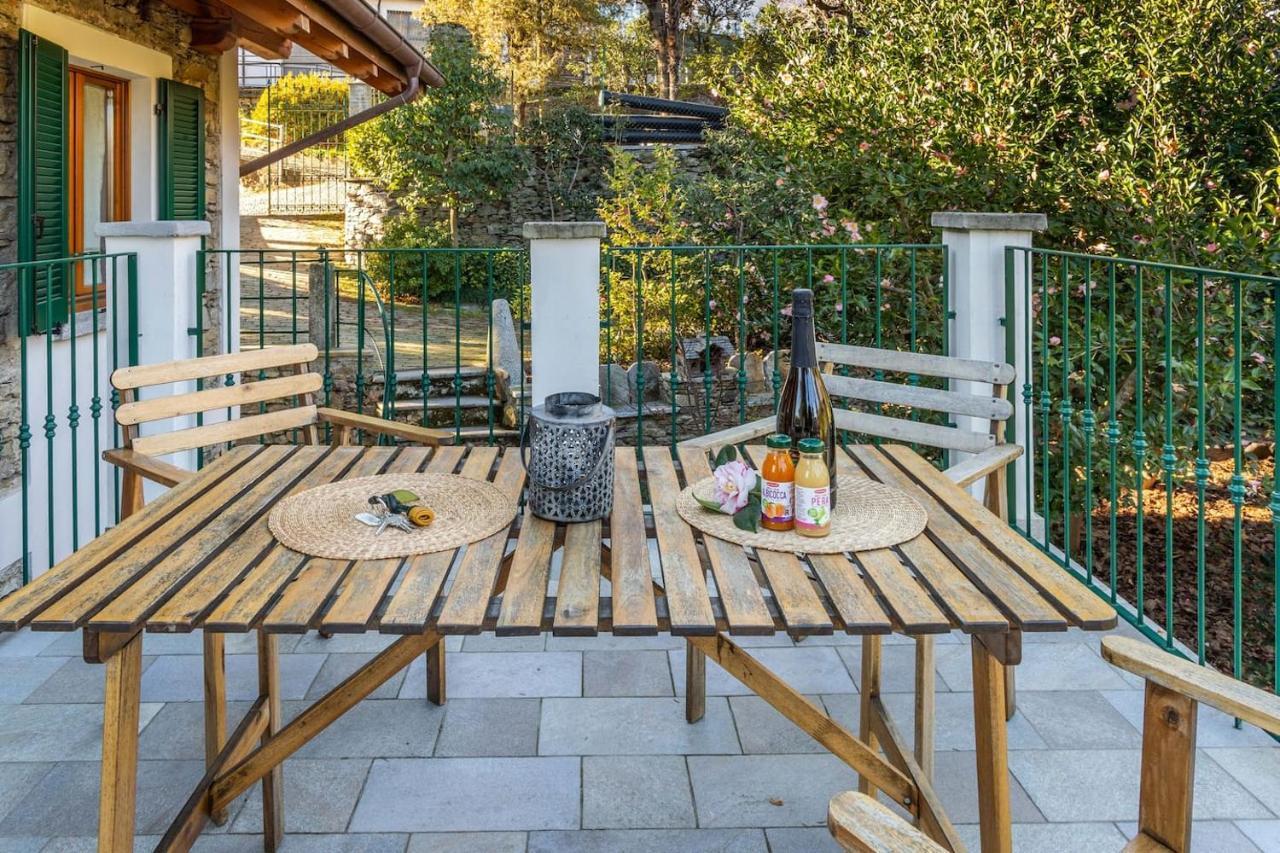 Ferienwohnung La Camelia D'Oro Oggebio Exterior foto