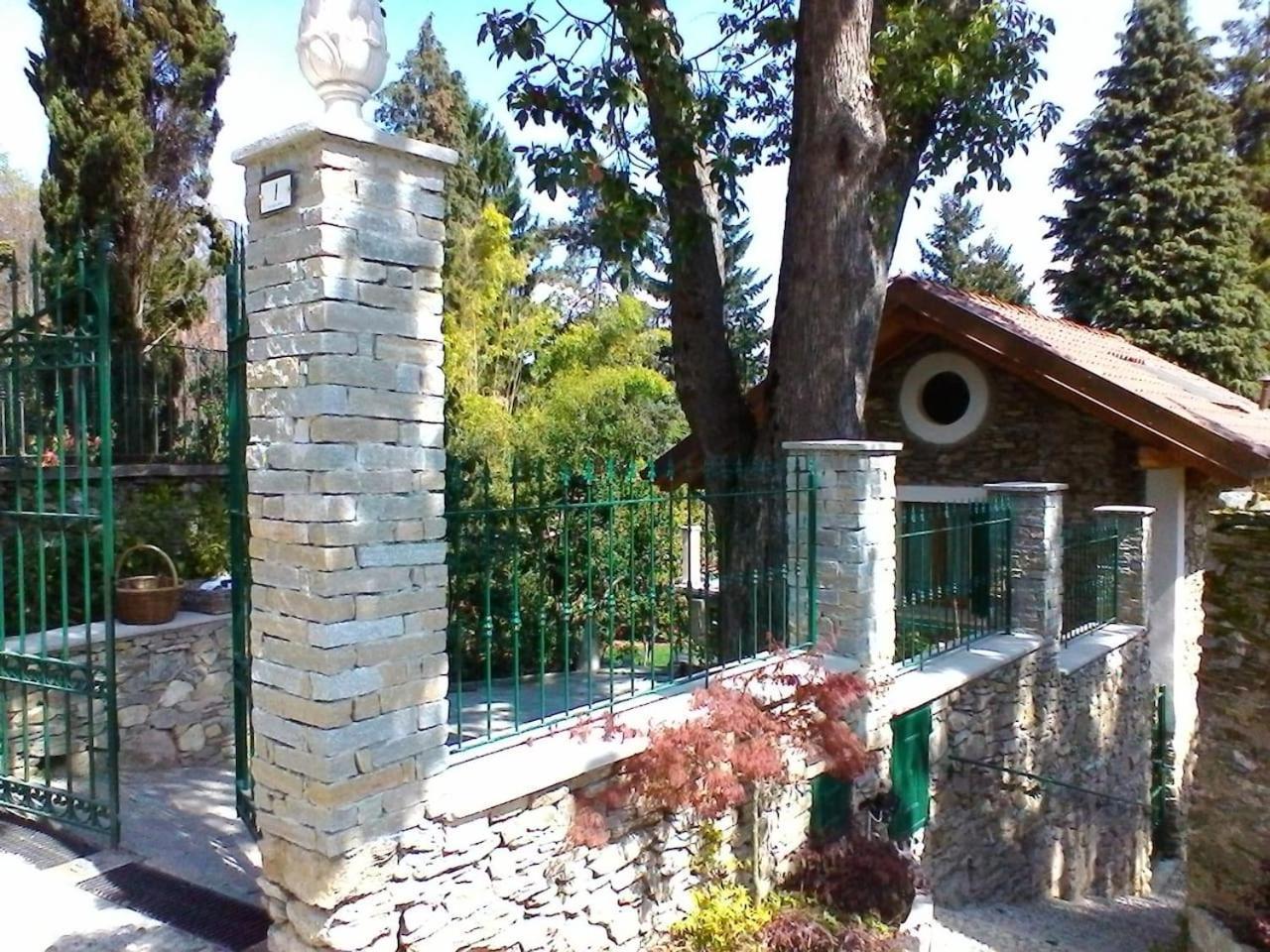 Ferienwohnung La Camelia D'Oro Oggebio Exterior foto